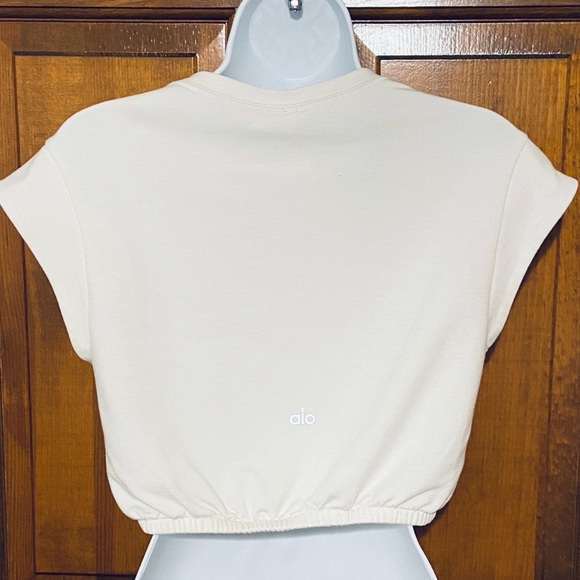 Alo Yoga Dreamy Crop Elastic Waist Short Sleeve Off White Athletic Size Small - Picture 8 of 12
